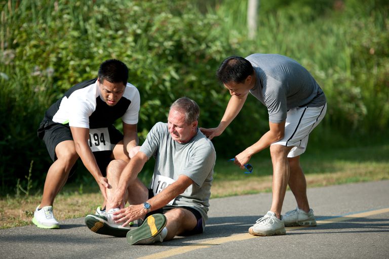 tijdens marathon, deze symptomen, hardlopers wandelaars, krampen benen, meer tijd