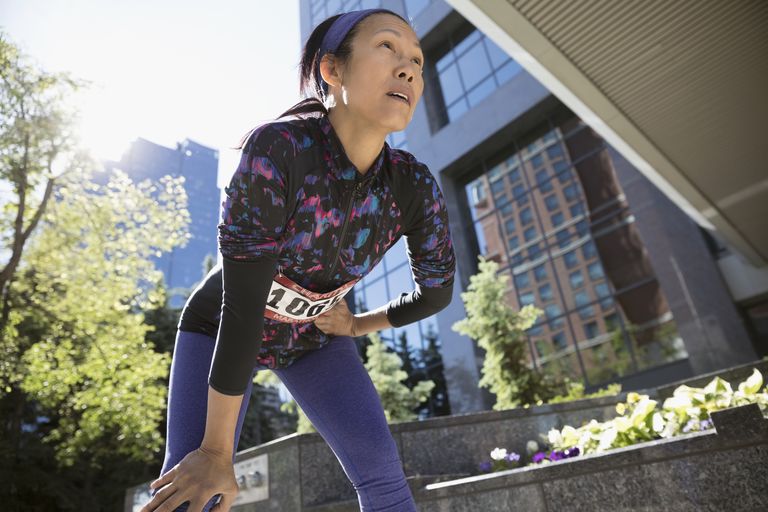 tijdens marathon, deze symptomen, hardlopers wandelaars, krampen benen, meer tijd