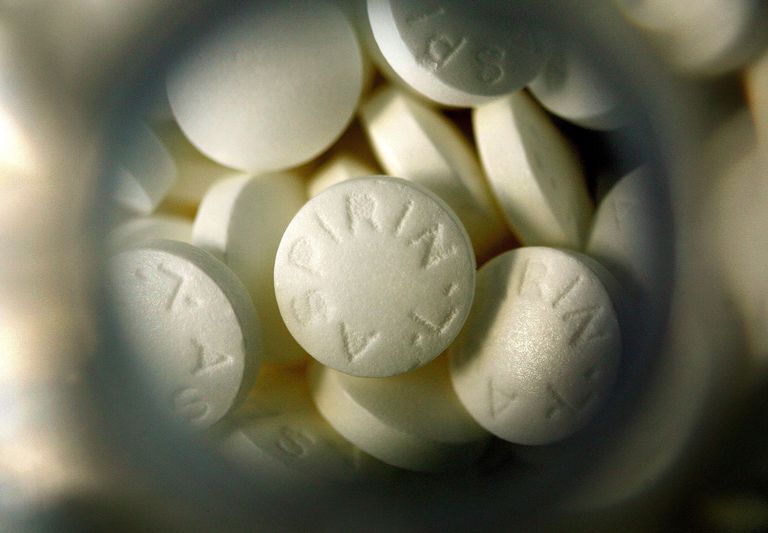 aspirine gebruikt, glas water, afgifte medicatie, afgifte medicatie wordt, allergische reactie
