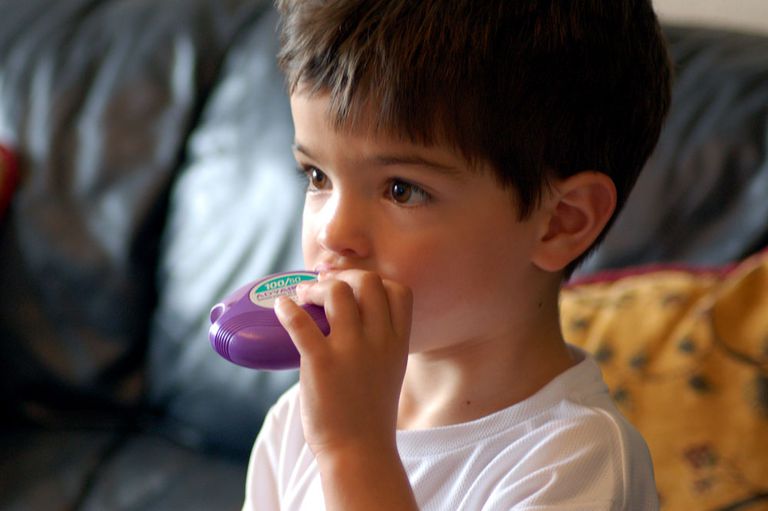 afstandsstuk masker, astma kind, helpen voorkomen, inhalator afstandsstuk, astma-aanvallen helpen