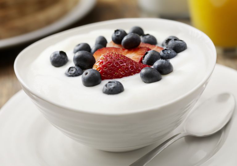 gram koolhydraten, levende culturen, wordt gemaakt, door bacteriën, magere yoghurt