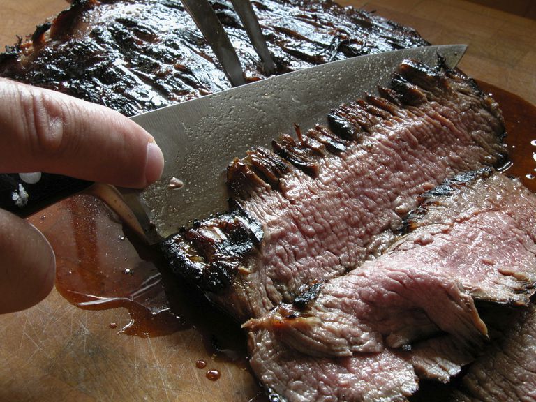 stukken vlees, snijden tegen, tegen korrel, andere smaakvolle, biefstuk bereiden