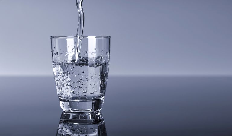 glas water, water drinken, water nodig, dranken zoals