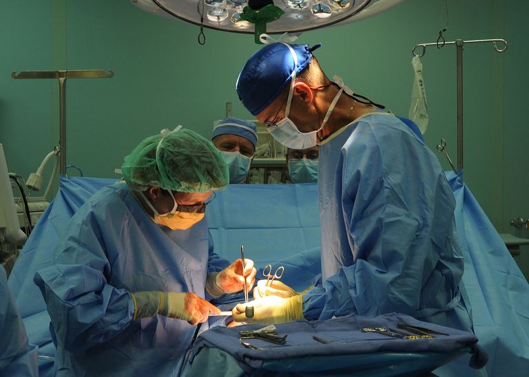 operatie schildklier, ambulante schildklieroperaties, werden opgenomen, alle patiënten, andere studie, calcium- vitamine