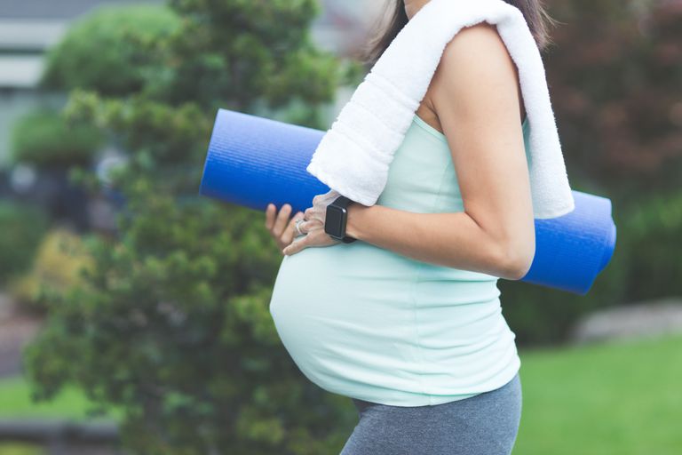 prenatale yoga, derde trimester, doet verminderen, einde zwangerschap, meer fysiek