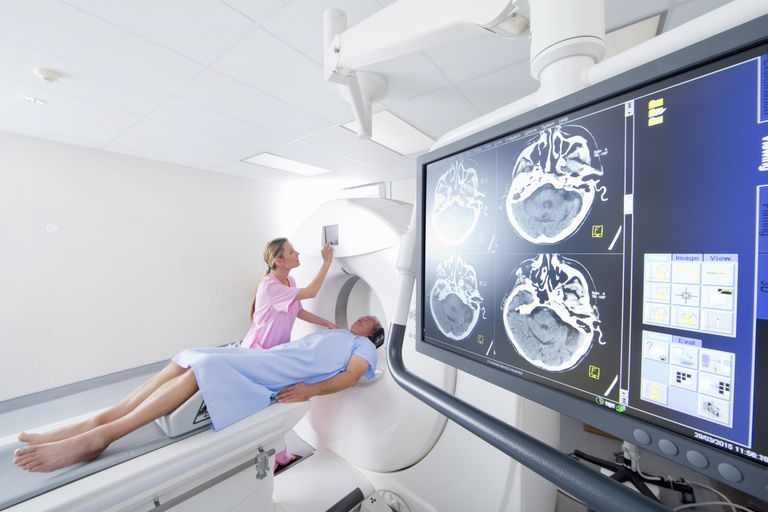 wordt gebruikt, door problemen, gebruikt MRI-machine, jonge baby, lichaam visualiseren