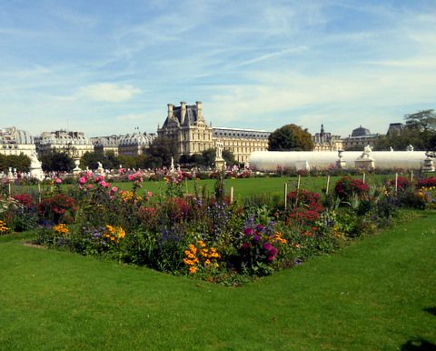 Jardin Tuileries, Place Concorde, langs Champs-Élysées, naar Louvre, onze wandeling, Théâtre Marigny