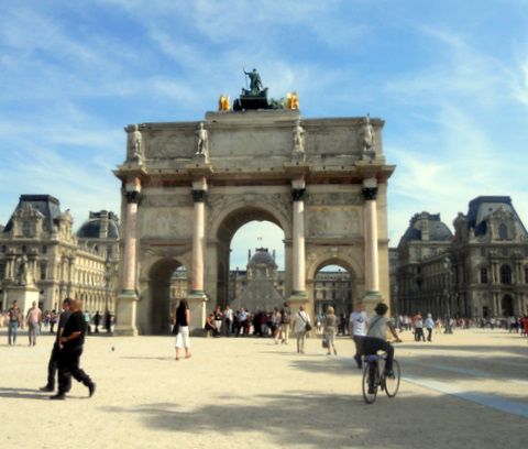 Jardin Tuileries, Place Concorde, langs Champs-Élysées, naar Louvre, onze wandeling, Théâtre Marigny