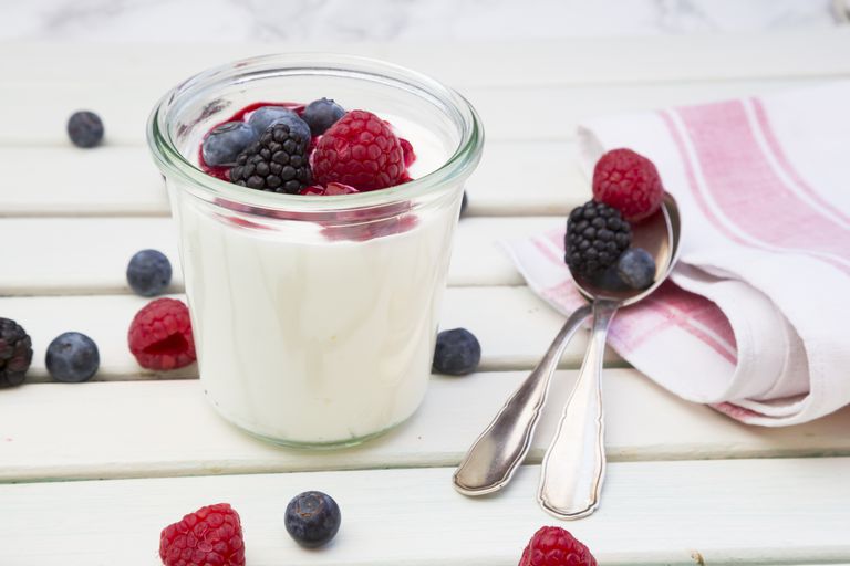 Griekse yoghurt, normale yoghurt, bron koolhydraten, mensen diabetes, portie fruit